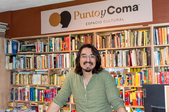 Jesús Guerra, director de la librería Punto y Coma, y quien forma parte de la organización de este evento.