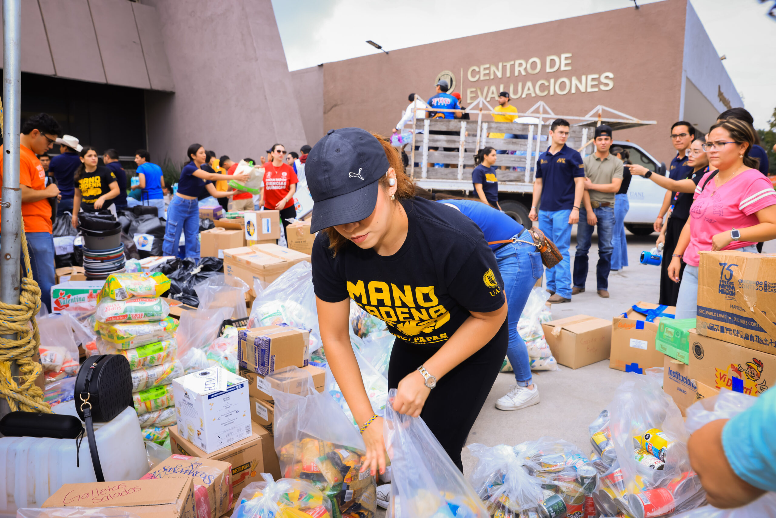 Colecta “Mano Cadena” de UANL 11 toneladas de ayuda para Veracruz