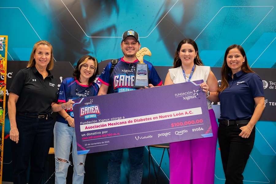 Primer lugar en la categoría energizadores. Glen Gilberto Bedoy Varela, energizador de BYDSA, quien entregó un donativo de 100 mil pesos a Asociación Mexicana de Diabetes.
