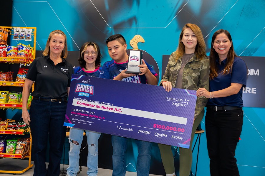 3. Primer lugar en la categoría de estudiantes: Mario Alexis Leal, estudiante de la UANL, quien entregó un donativo de 100 mil pesos a Comenzar de Nuevo, A.C.