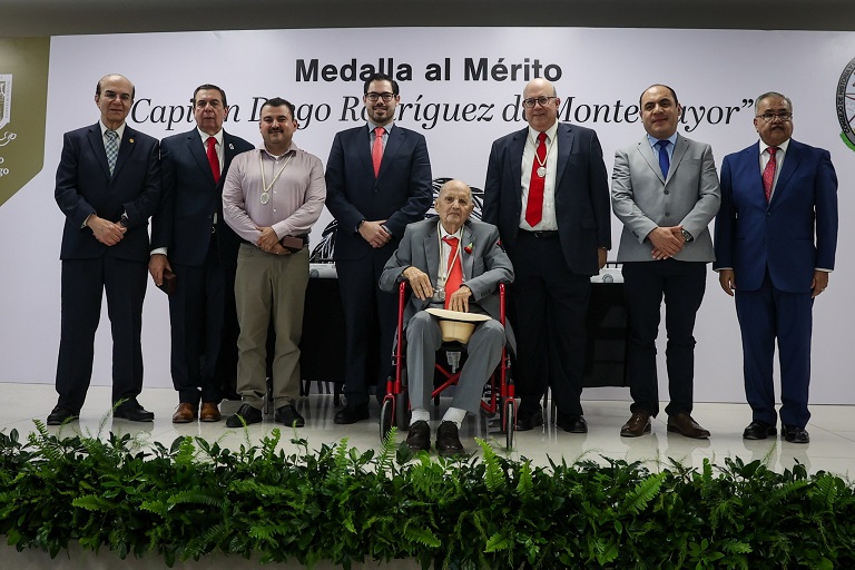 Reciben tres santiaguenses Medalla al Mérito «Capitán Diego Rodríguez de Montemayor»