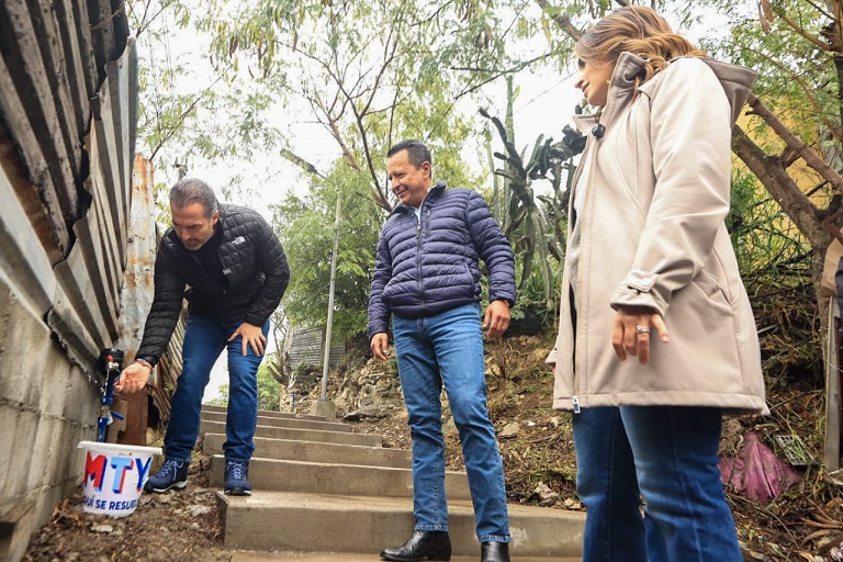 Entregan red de agua potable, escalinatas y pavimentación en Cerro de La Campana