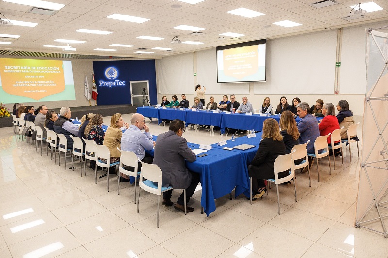 Presentan a escuelas particulares disposiciones de nueva ley educativa en NL