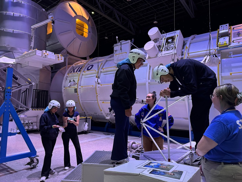 Viajan a la NASA estudiantes de bachillerato de la UANL