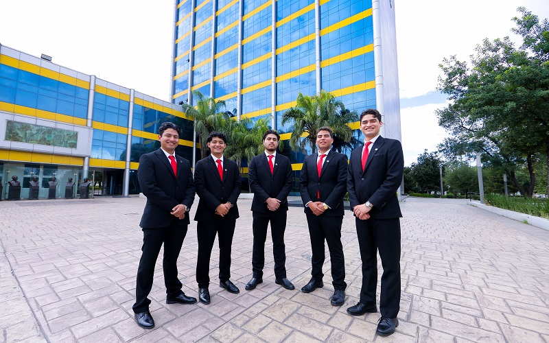 Estudiantes UANL triunfan en Reto Banxico